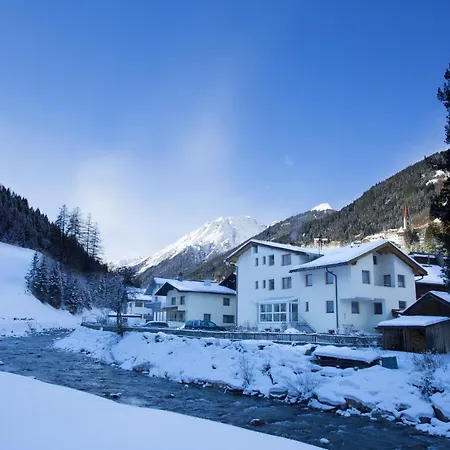 Oda ve Kahvaltı Garni Dias - Silvretta Card Premium Inklusive