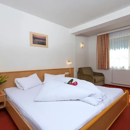 Garni Dias - Silvretta Card Premium Inklusive Oda ve Kahvaltı