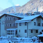 Bed & Breakfast Garni Dias 4*