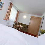 Garni Dias 4*