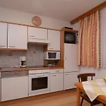Garni Dias