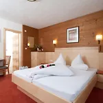 Bed & Breakfast Garni Dias 4*