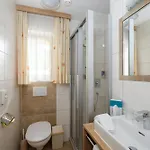 Garni Dias Bed & Breakfast 4*