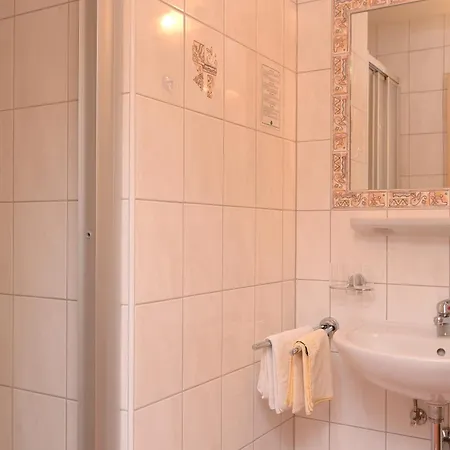 Garni Dias 住宿加早餐酒店 卡普尔