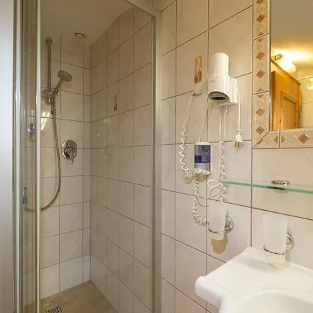 Garni Dias 卡普尔