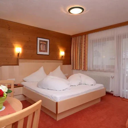 住宿加早餐酒店 Garni Dias 4*